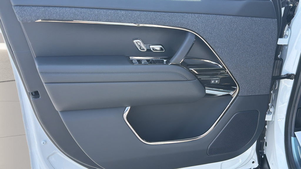 New 2026 Fuji White Land Rover Dynamic SE image 19