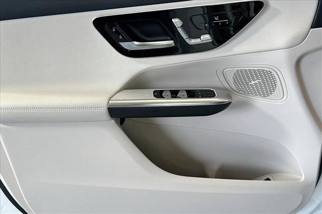 New 2026 Polar White Mercedes-Benz GLC 300 image 45