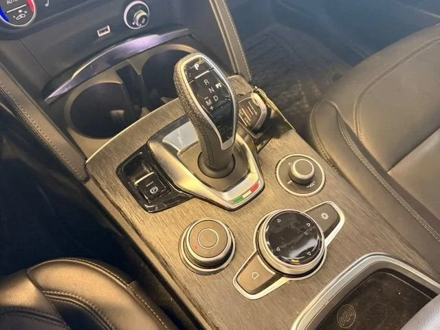 Used 2020 Silverstone Gray Metallic Alfa Romeo Base image 18