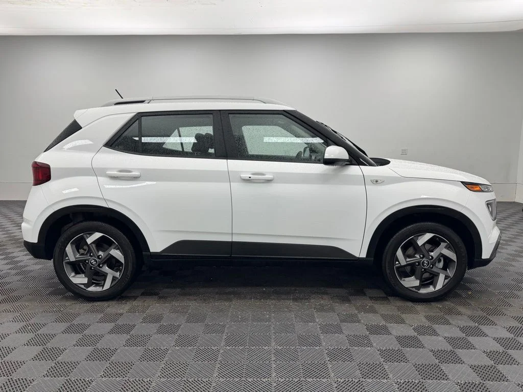 Used 2025 Lunar White Hyundai SEL image 6