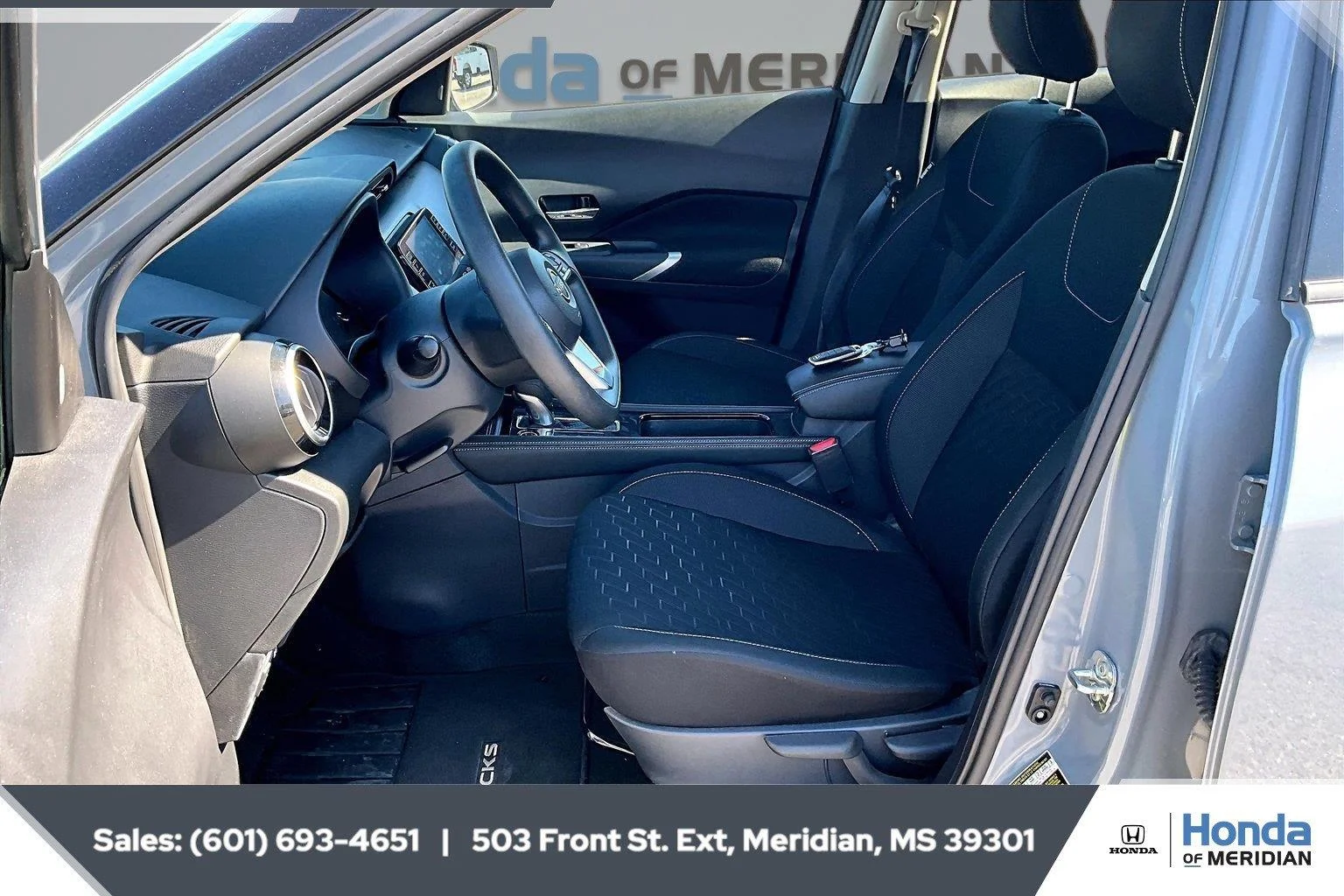 Used 2024 Boulder Gray Pearl Nissan SV image 18