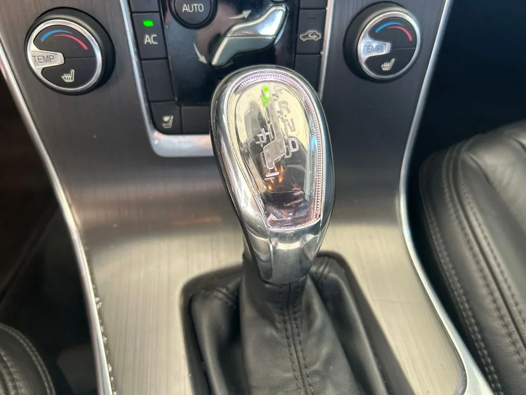 Used 2013  Volvo  image 8