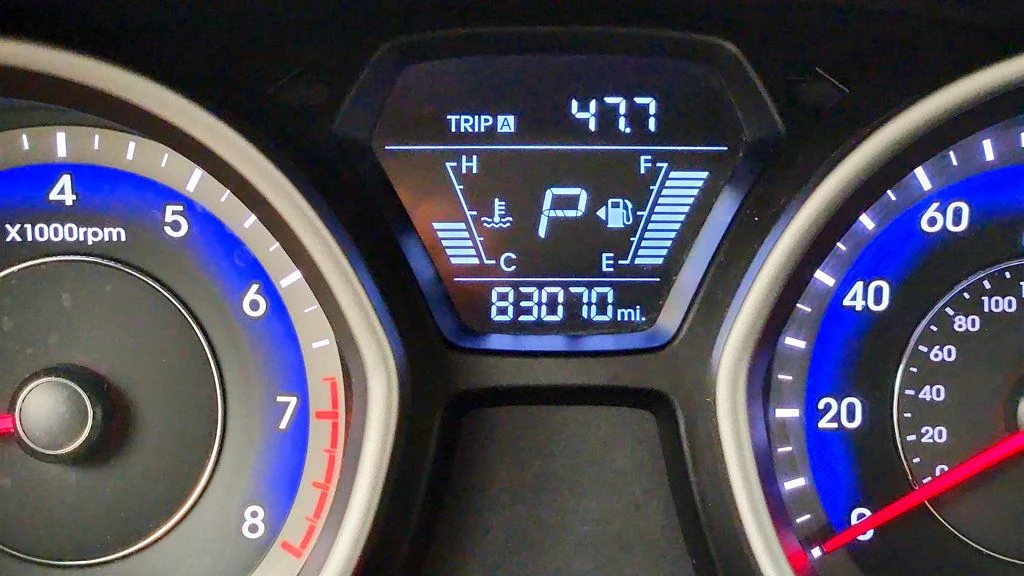 Used 2015 Titanium Gray Metallic Hyundai 4dr Sedan Automatic SE w/ Popular Equipment Pkg image 14