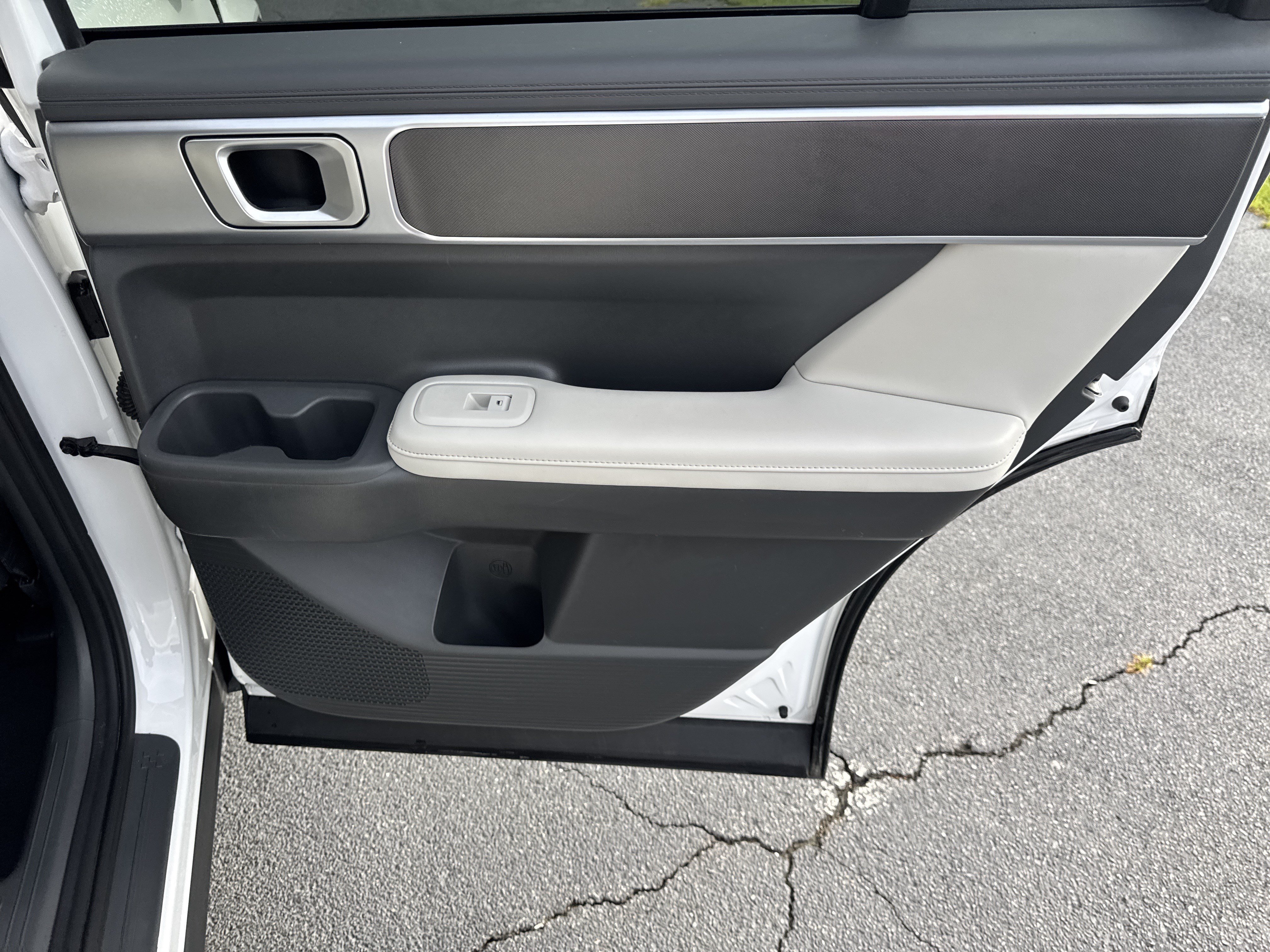 Used 2025 Serenity White Hyundai SEL image 32