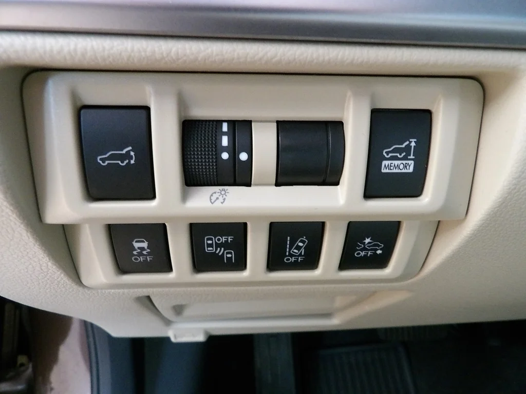 Used 2019 Cinnamon Brown Pearl Subaru 2.5i Premium image 26