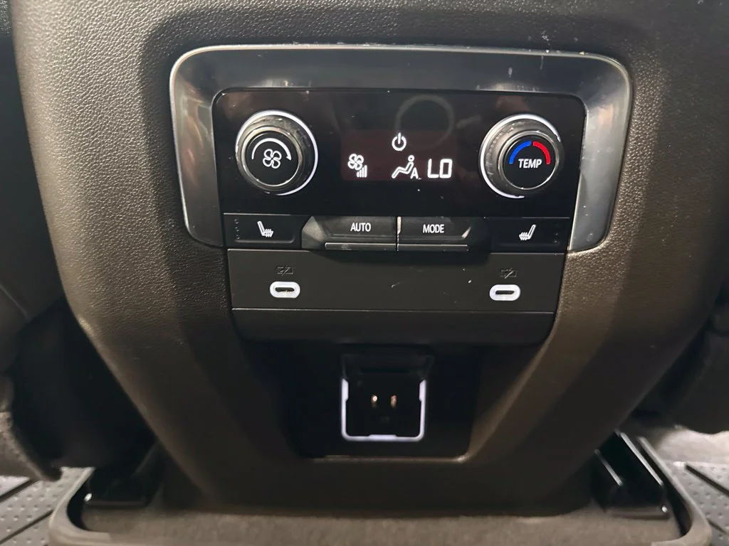 Used 2023 White Chevrolet Z71 image 21