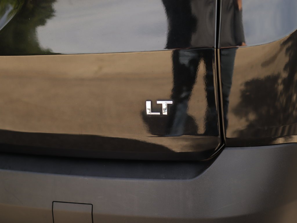 Used 2023 Mosaic Black Metallic Chevrolet LT Cloth image 38