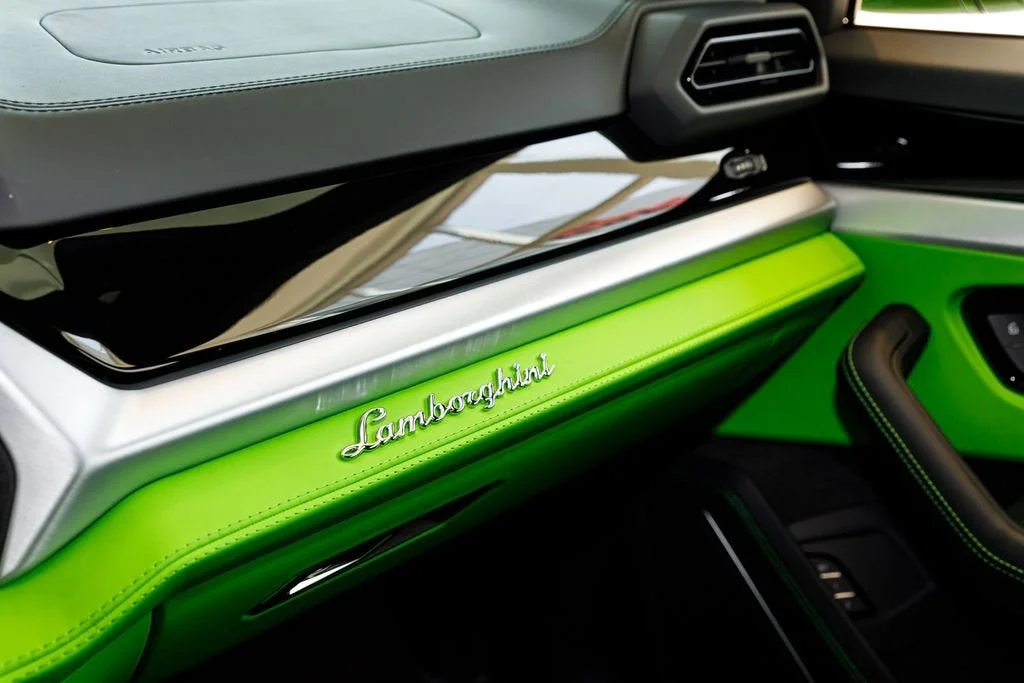 Used 2025 Green Lamborghini SE image 41