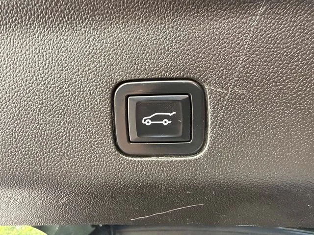 Used 2022 Black GMC SLT image 23