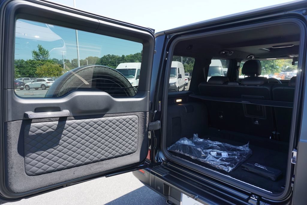 New 2027 MANUFAKTUR Night Black Magno Mercedes-Benz G 580 image 34