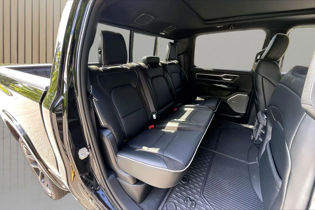 New 2026 Diamond Black Crystal Pearl-Coat Exterior Paint RAM Laramie image 20