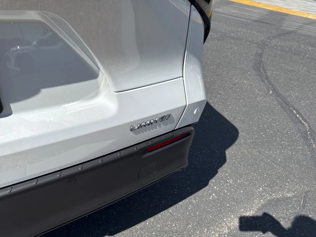 New 2026 Wind Chill Pearl <sup>1</sup> Toyota  Limited image 6
