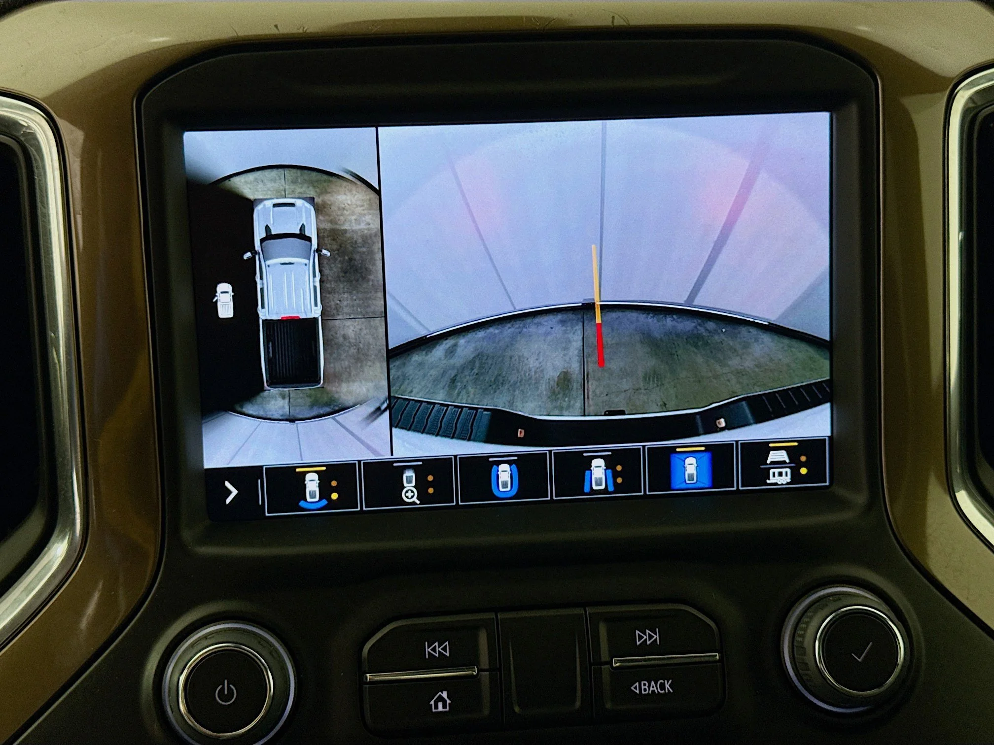 Used 2023 Iridescent Pearl Tricoat Chevrolet High Country image 16