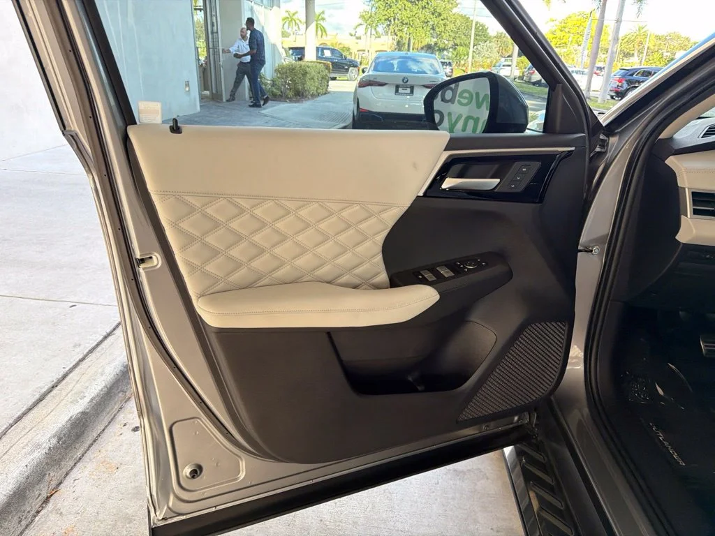 Used 2022 Silver Mitsubishi SEL image 42