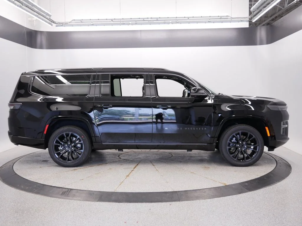 New 2026 High Gloss Black Jeep Summit Reserve image 7