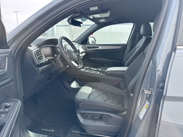New 2026 Pure Gray Volkswagen 2.0T SE w/Technology image 12