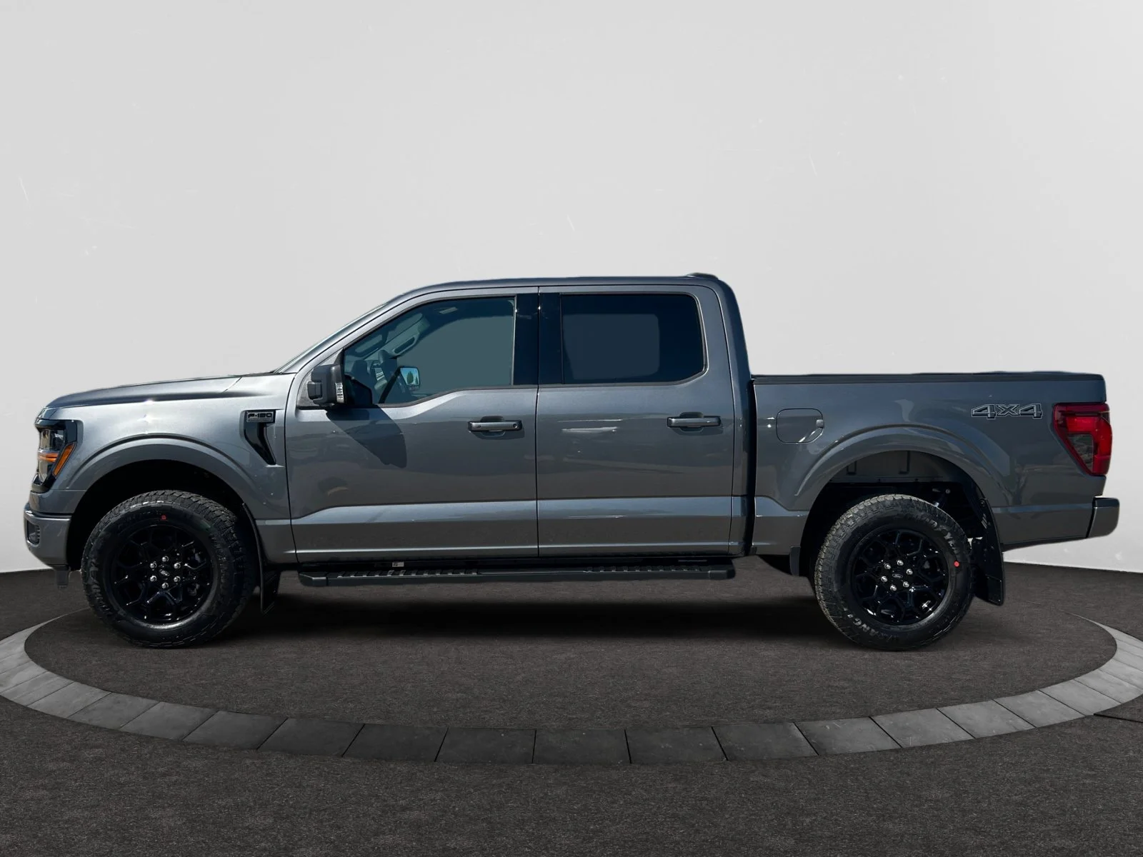 New 2026 Carbonized Grey Metallic Ford XLT image 2