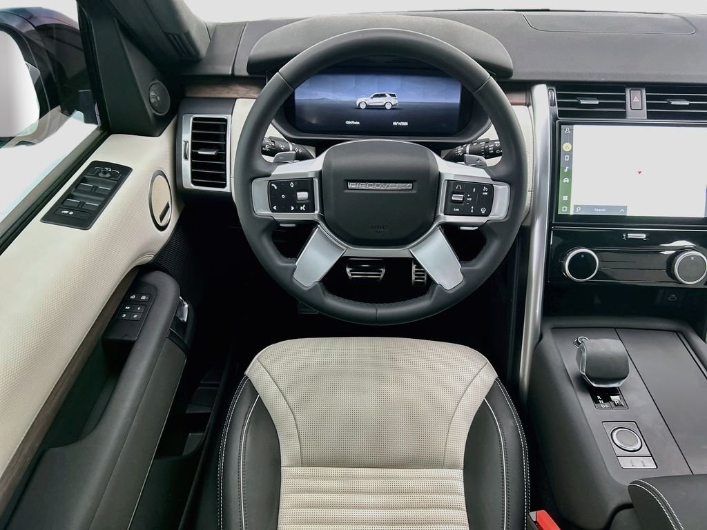 Used 2024 Fuji White Land Rover Dynamic SE image 10