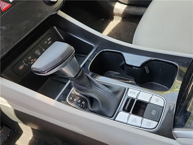Used 2025 Black Hyundai SEL image 20