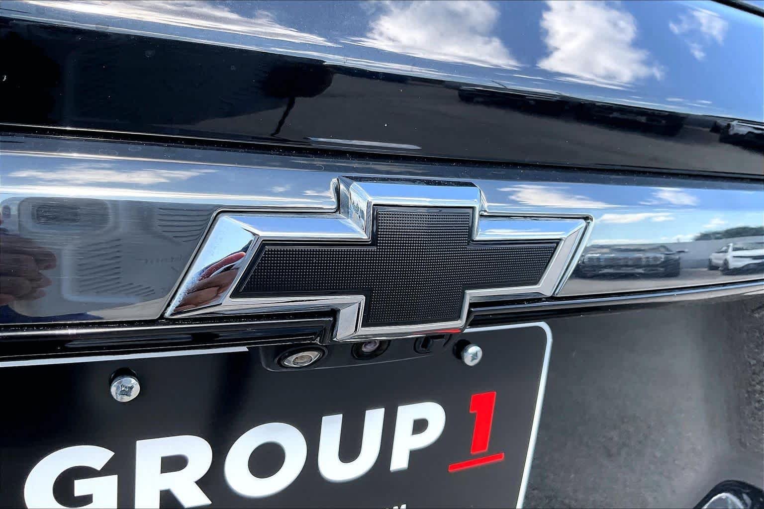 Used 2023 Mosaic Black Metallic Chevrolet RS image 29
