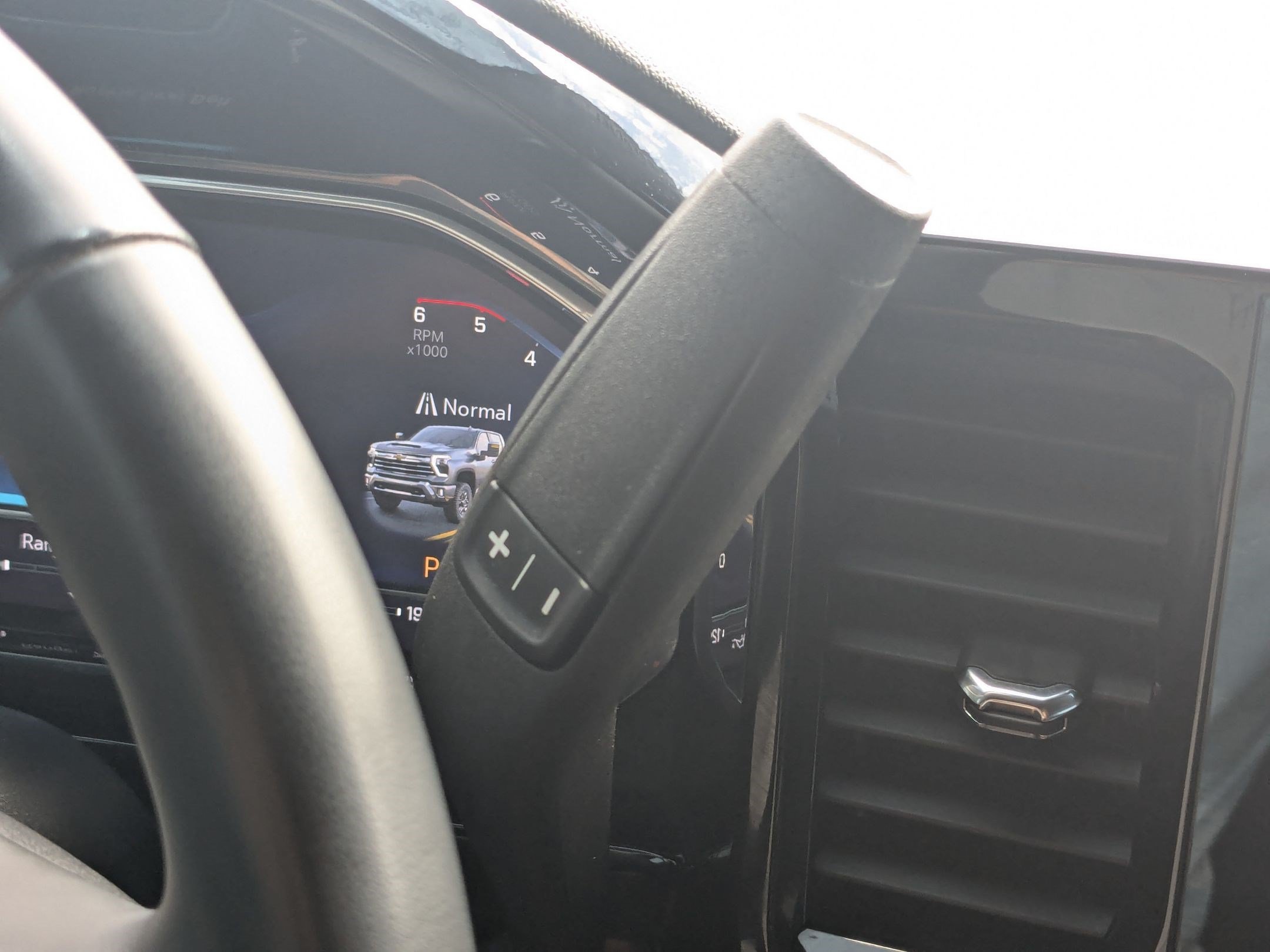 Used 2025 Summit White Chevrolet LT image 24