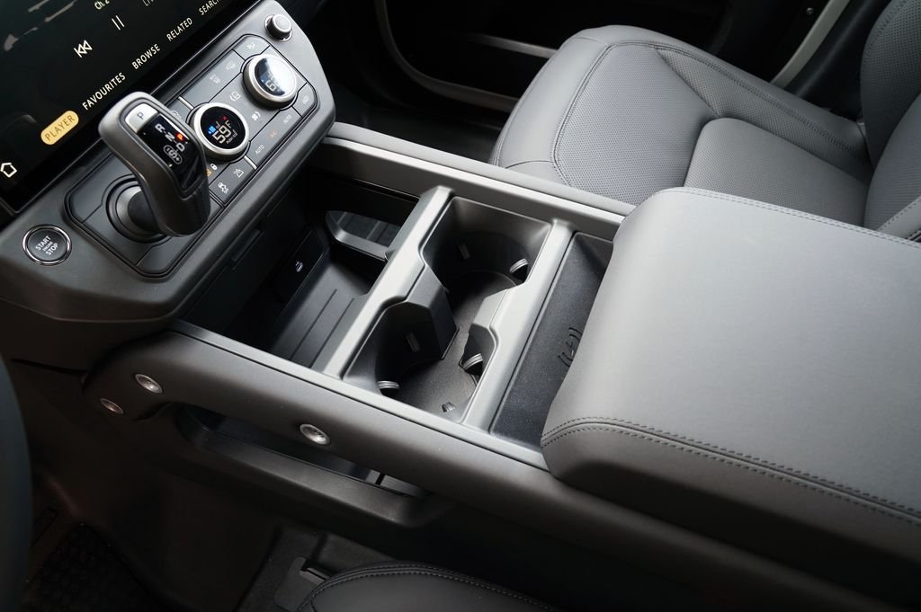New 2026 Fuji White Land Rover X-Dynamic SE image 32