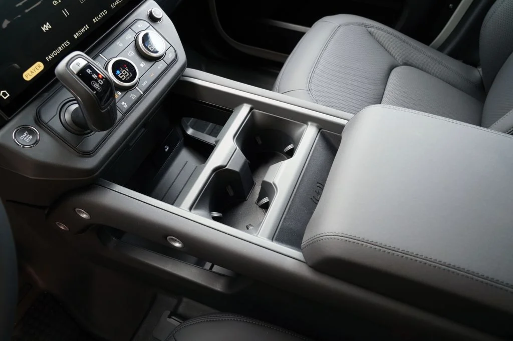 New 2026 Fuji White Land Rover X-Dynamic SE image 32