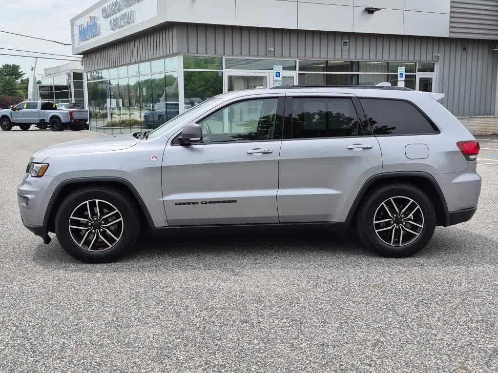 Used 2019 Billet Silver Metallic Clearcoat Jeep Trailhawk image 5
