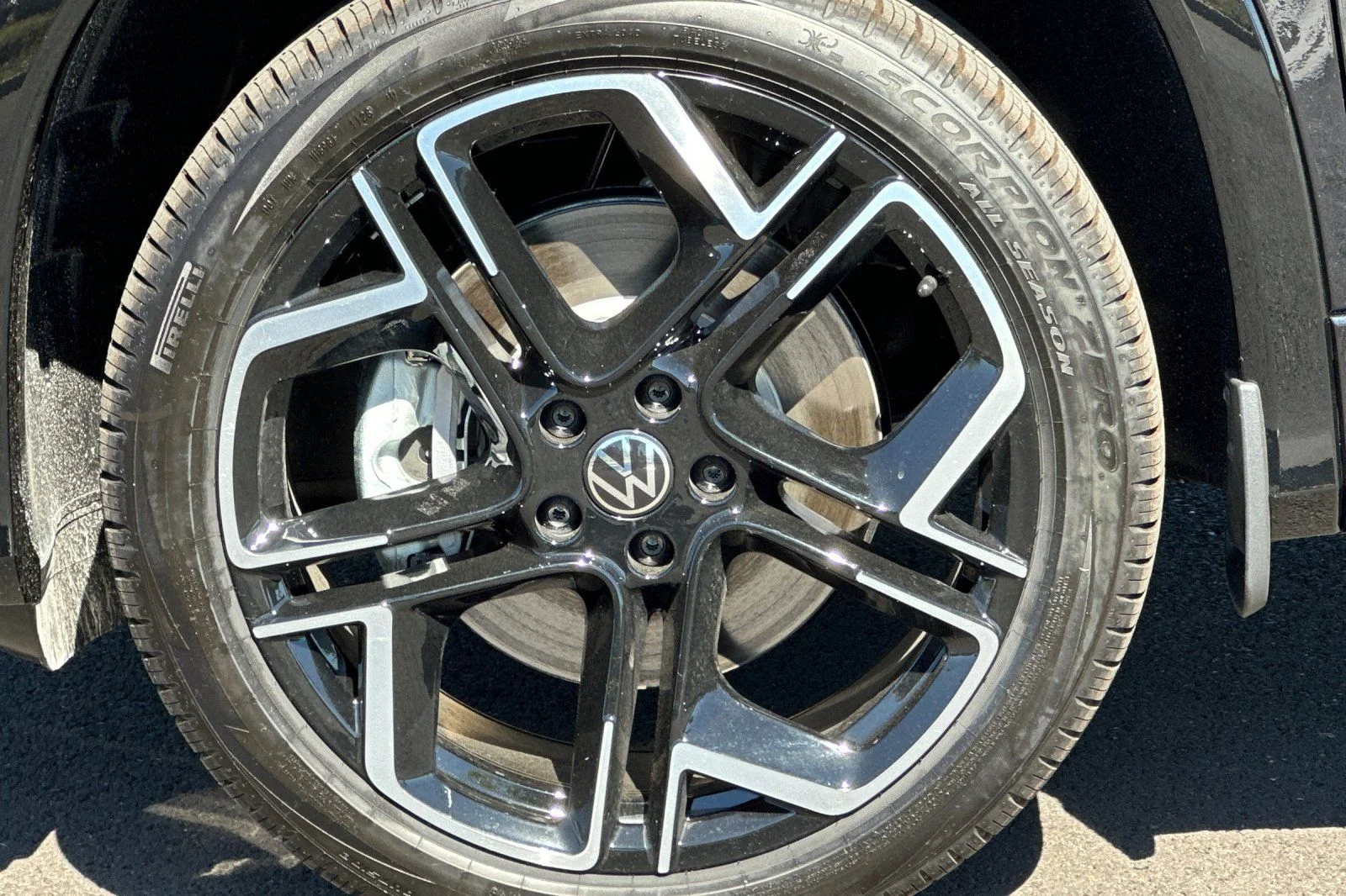 New 2026 Black Volkswagen 2.0T SEL R-Line Turbo image 24