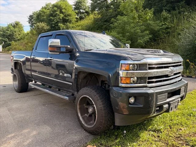 Used 2019 Graphite Metallic Chevrolet High Country image 16