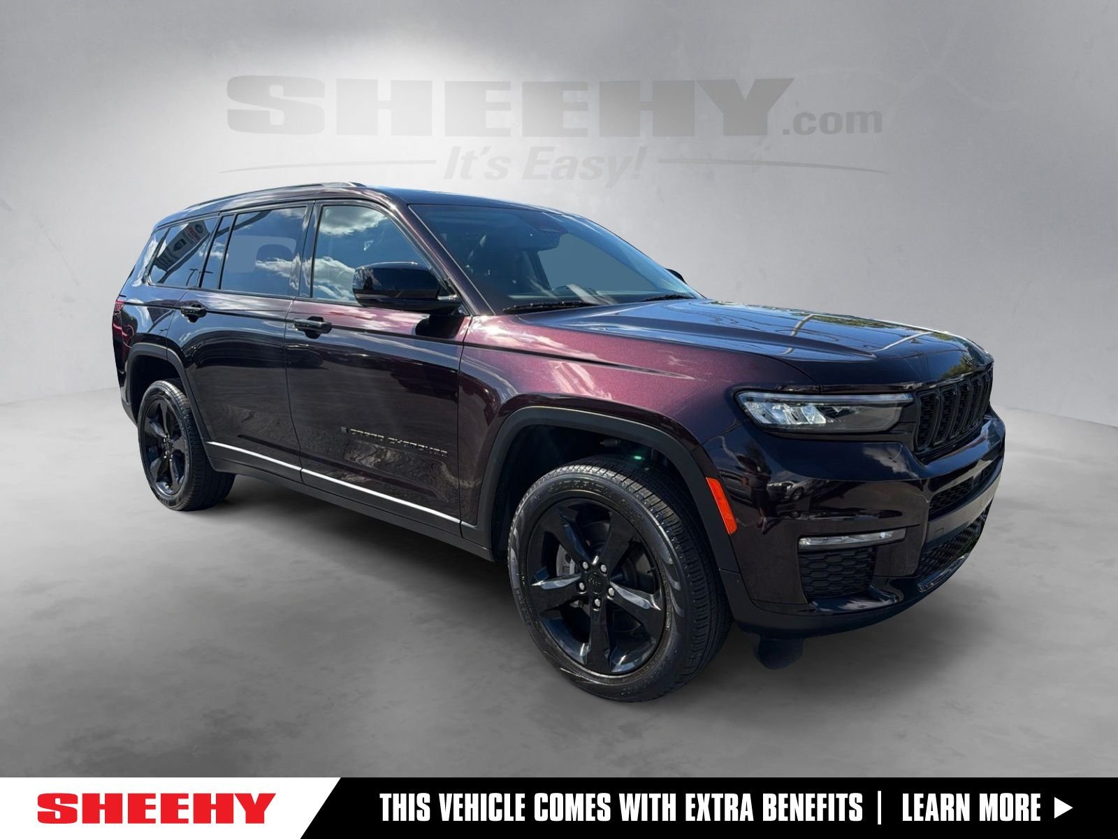 Used 2023  Jeep Limited image 1