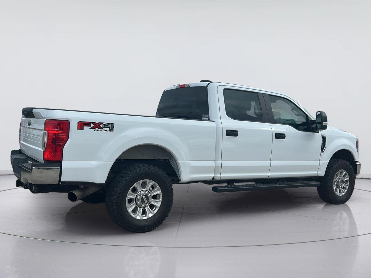 Used 2022 Oxford White Ford XL image 4