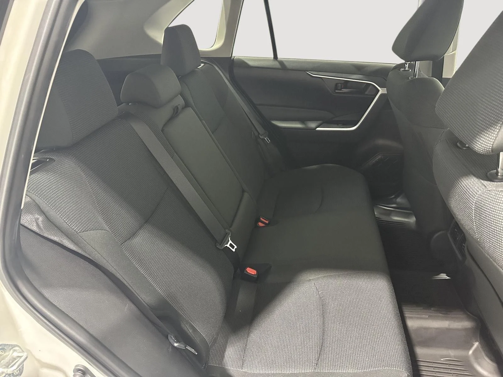 Used 2024 Ice Cap Toyota Hybrid LE image 25