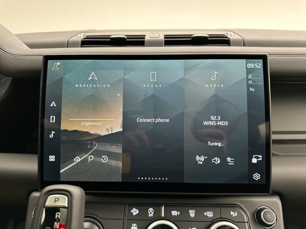 New 2026 Fuji White Land Rover X-Dynamic SE image 15