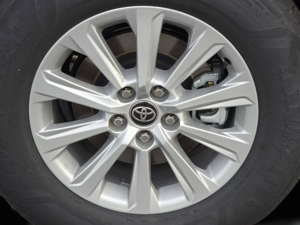 Used 2026 Pearl Toyota XLE image 23