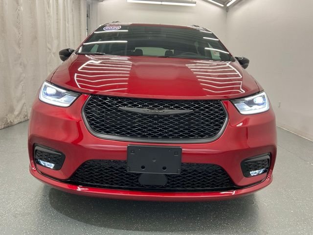 New 2026 Red Hot Pearl-Coat Exterior Paint Chrysler Select image 3
