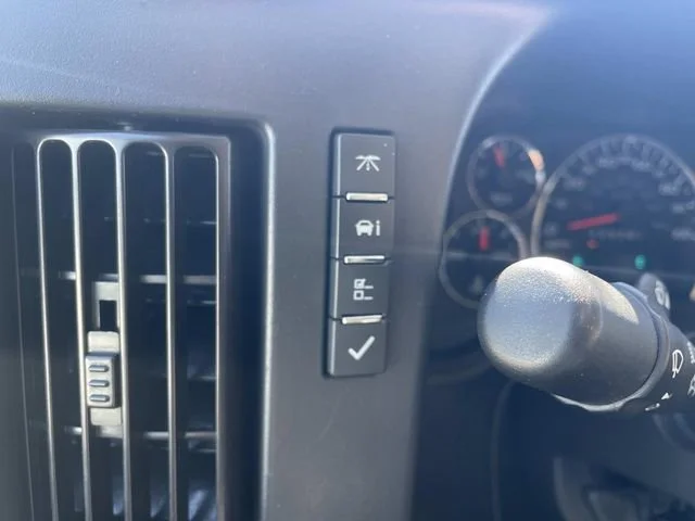 Used 2025 Summit White Chevrolet 1LT image 27