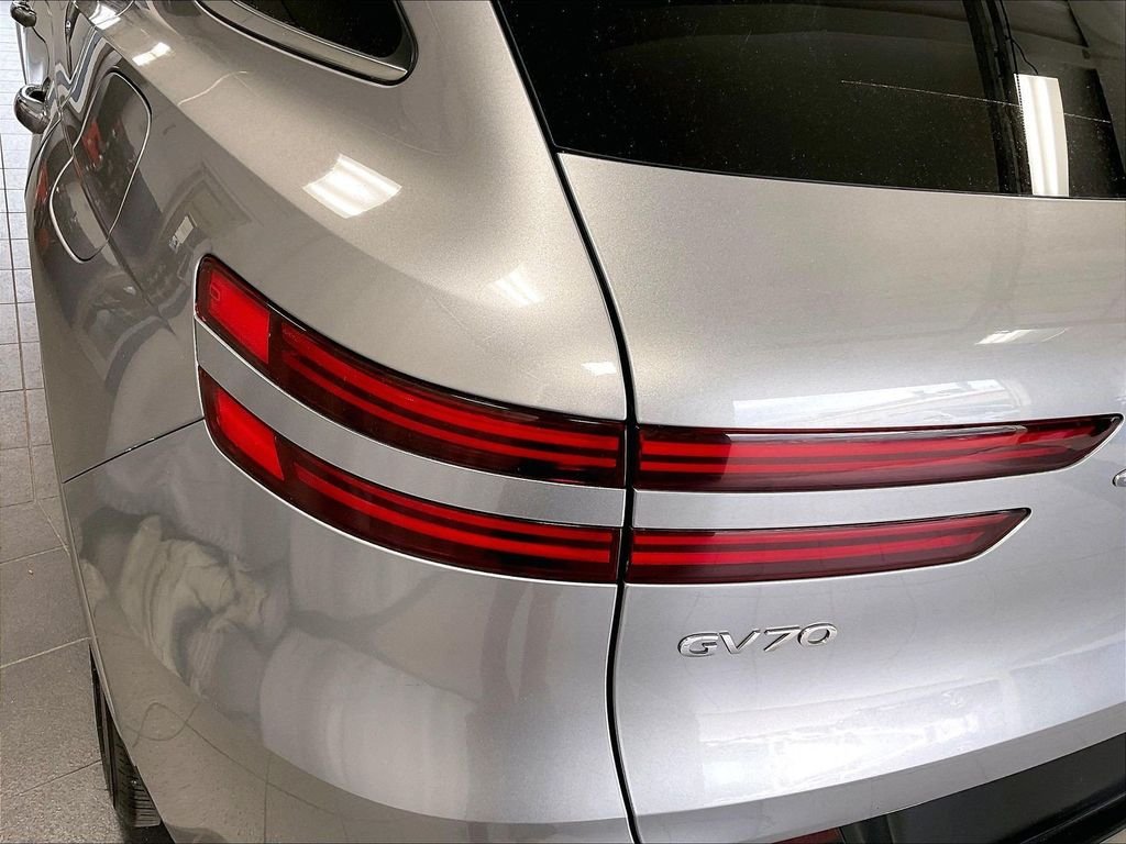 Used 2025 Silver Genesis 2.5T image 32