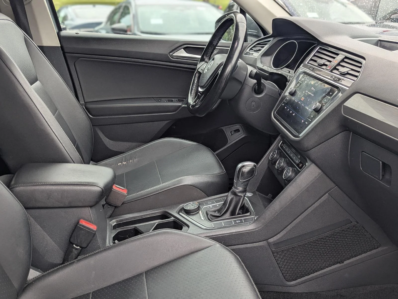 Used 2018 Platinum Gray Metallic Volkswagen SEL image 14