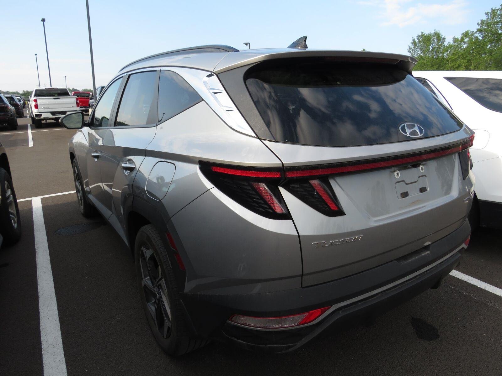 Used 2023 Shimmering Silver Hyundai SEL Convenience image 11