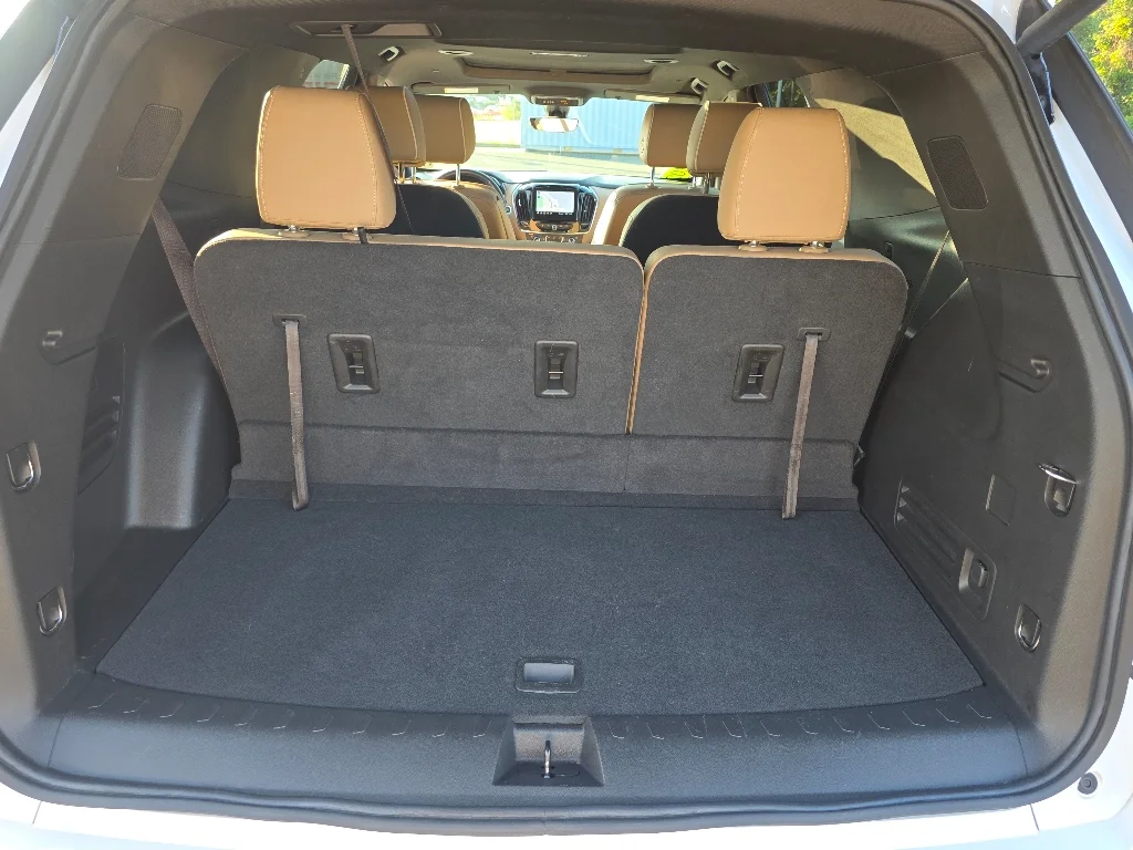 Used 2023 Iridescent Pearl Tricoat Chevrolet Premier image 4