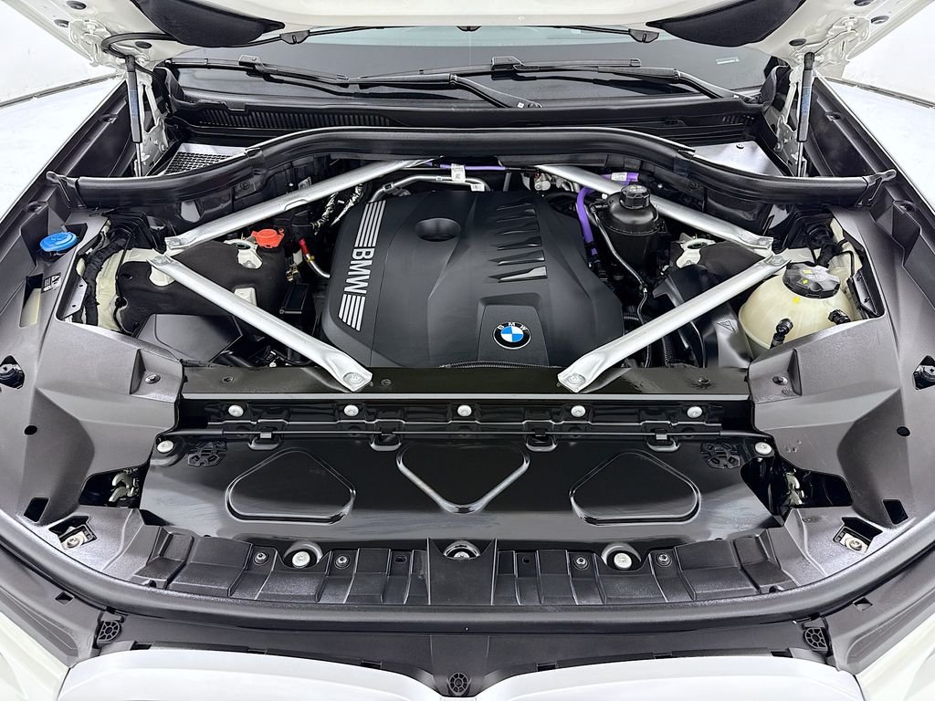 Used 2024 Alpine White BMW xDrive40i image 30