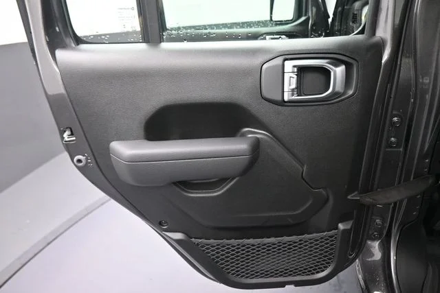 New 2026 Granite Crystal Metallic Clear-Coat Exterior Paint Jeep Sport image 25