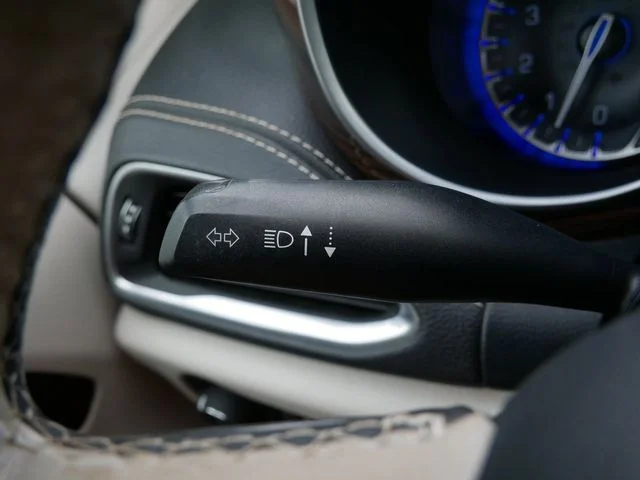 Used 2021 Brilliant Black Crystal Pearlcoat Chrysler Limited image 22