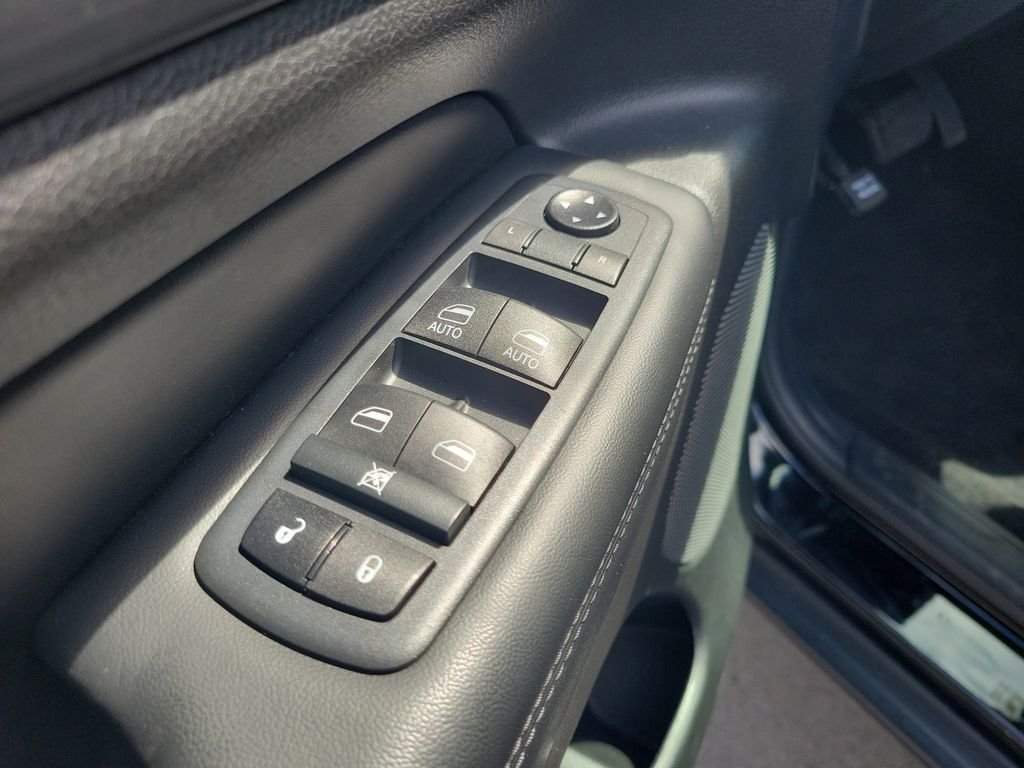 Used 2021 Black Jeep Laredo E image 15