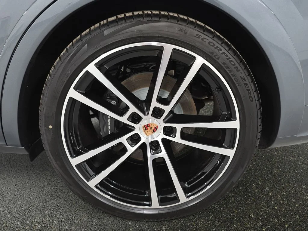 New 2026 Vanadium Grey Metallic Porsche E-Hybrid image 29