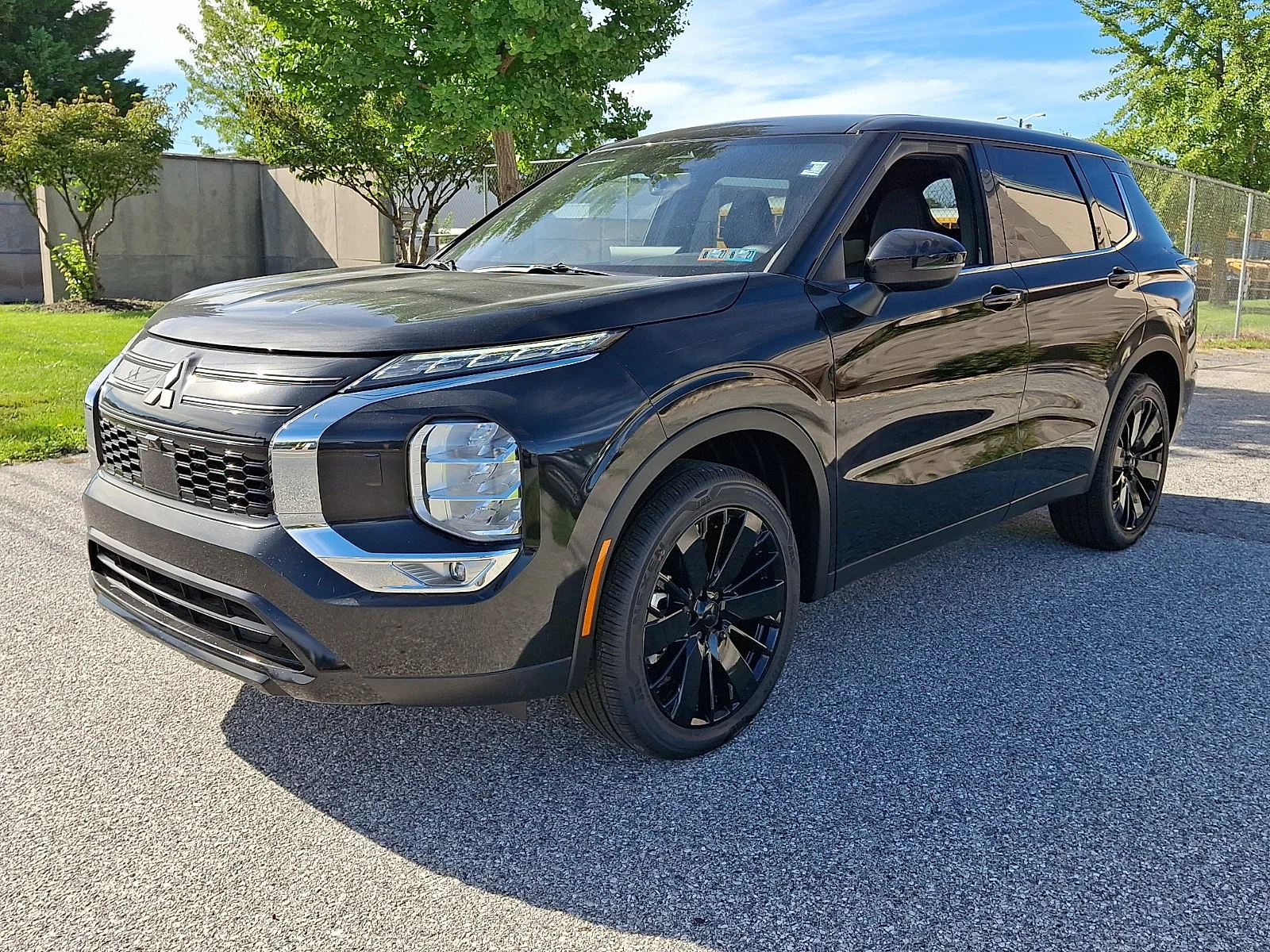 New 2026 Black Mitsubishi LE image 4