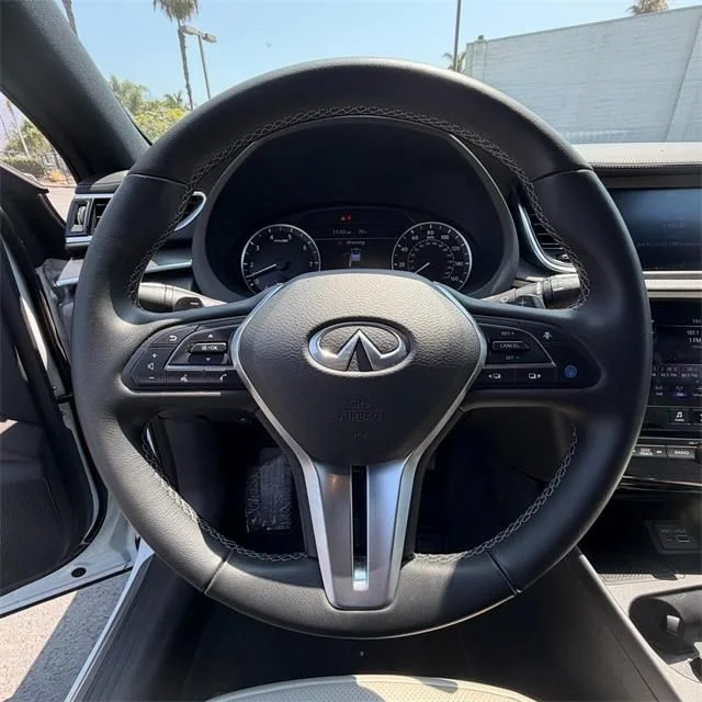 Used 2025 White INFINITI LUXE image 17