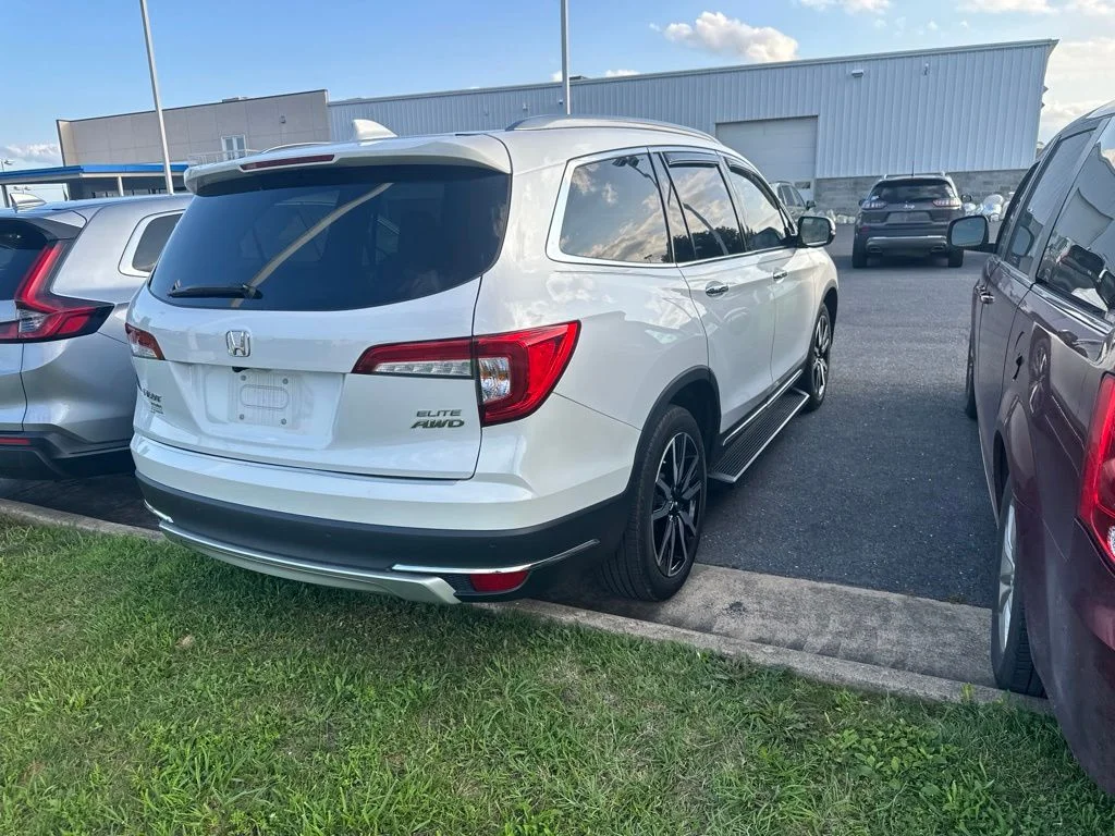 Certified Used 2022 Platinum White Pearl Honda AWD ELITE image 4