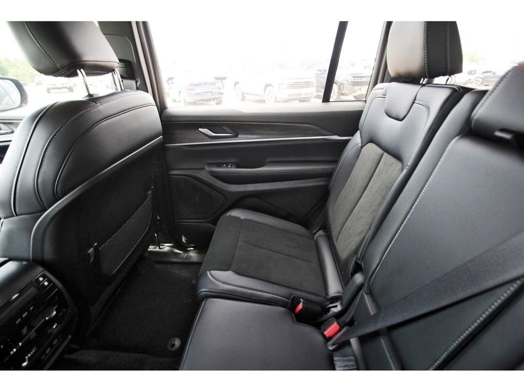New 2026 Baltic Gray Metallic Clear-Coat Exterior Paint Jeep Altitude image 10
